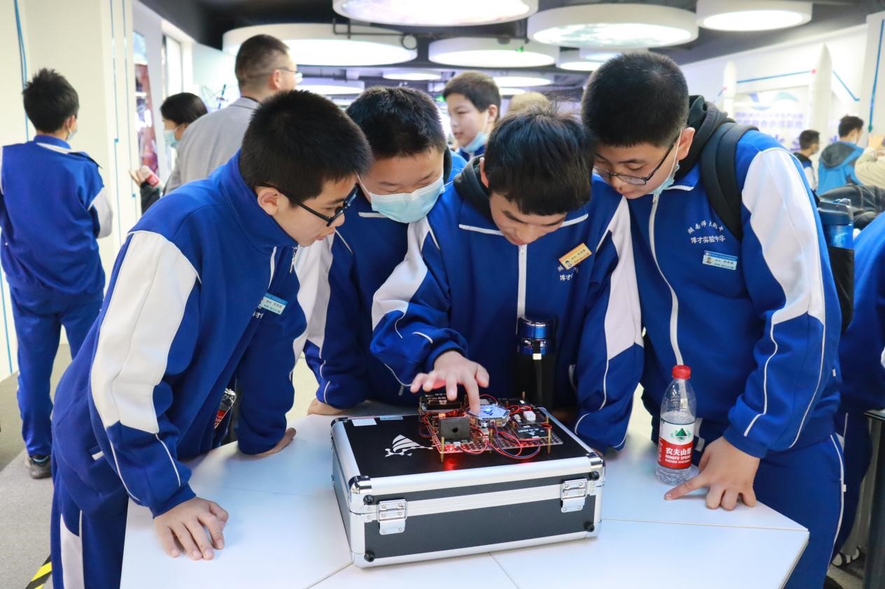 Thực tiễn xã hội của Trường trung học liên cấp Bo Cai Trường Sa thuộc Đại học Sư phạm