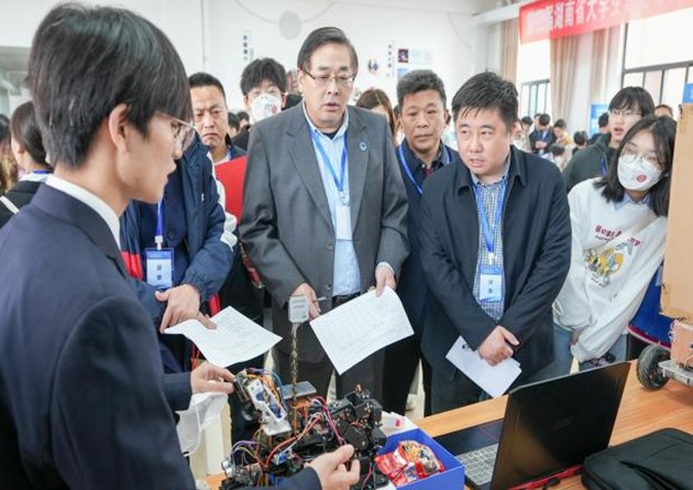 Diễn đàn trao đổi về cuộc thi điều hướng thông minh