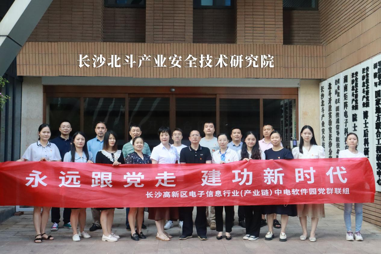 Luôn luôn đi theo Đảng, lập công trong thời đại mới - chi bộ tích cực tham gia các hoạt động đảng liên kết