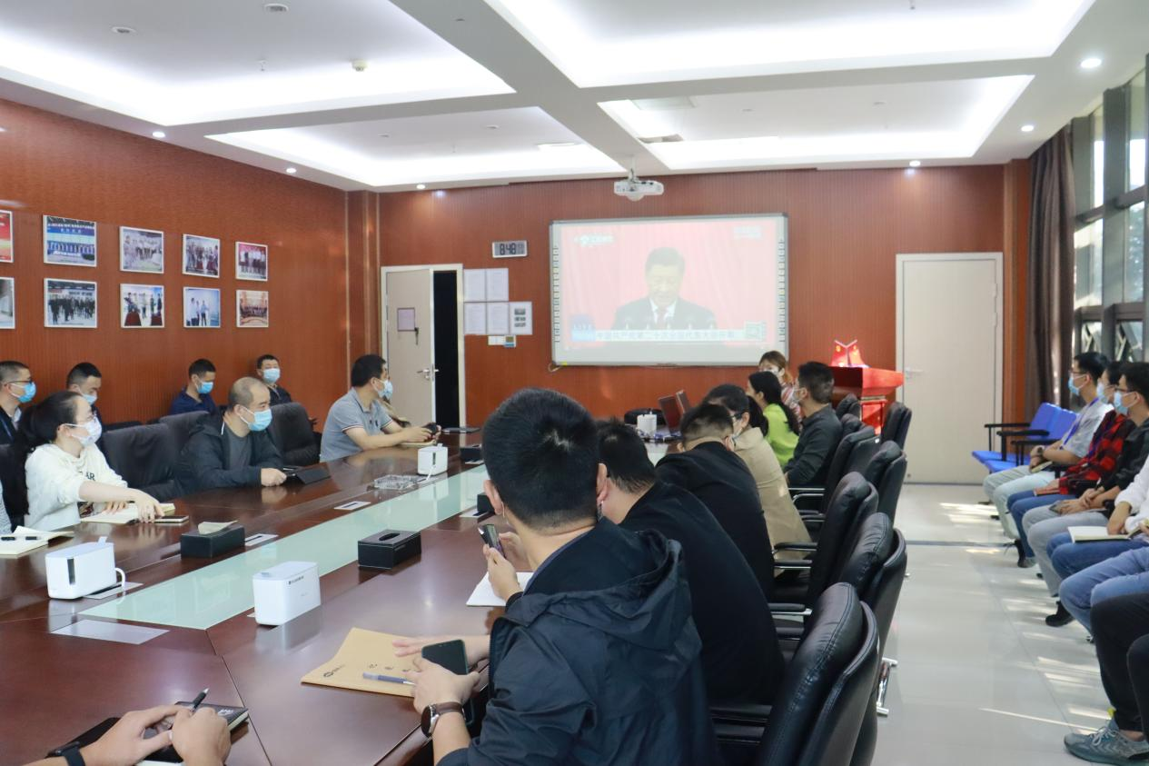 Chi bộ tổ chức xem trực tiếp khai mạc Đại hội lần thứ XX của Đảng Cộng sản Trung Quốc